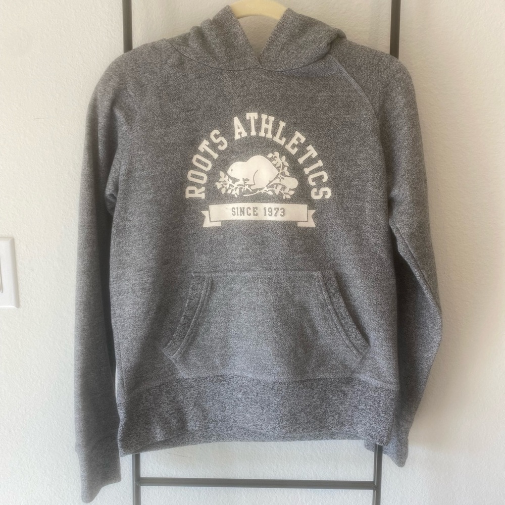 Heather Grey Roots hoodie w/ front pocket - Size M